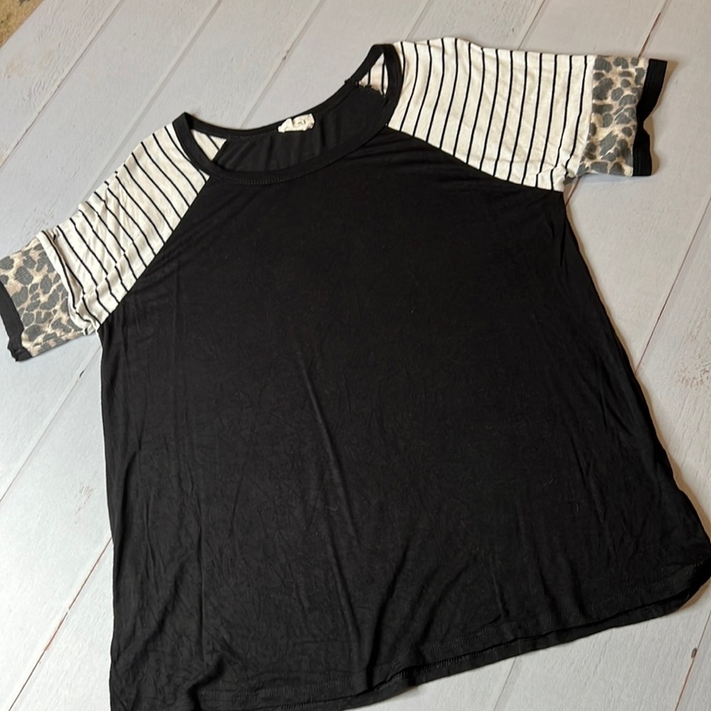 BiBi Leopard Detail Short Sleeve Top - Size Small